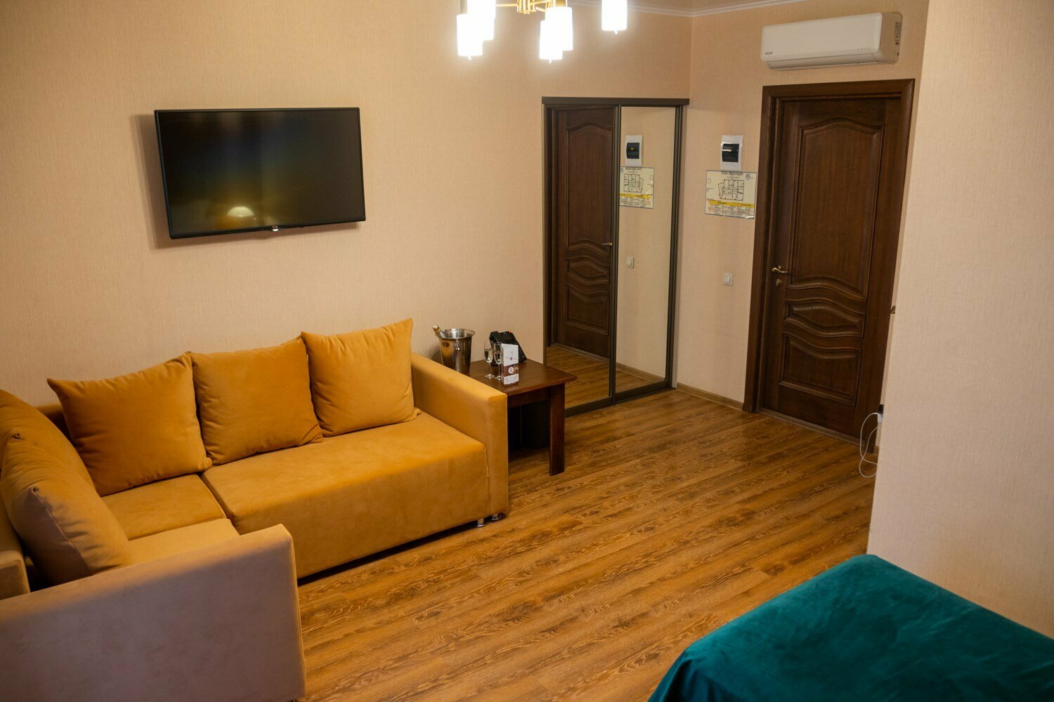 Стандарт "Комфорт"  (раздельные кровати, вид на город) 303