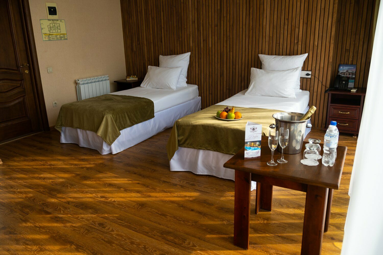 Стандарт "Комфорт"  (раздельные кровати, вид на бассейн) 301