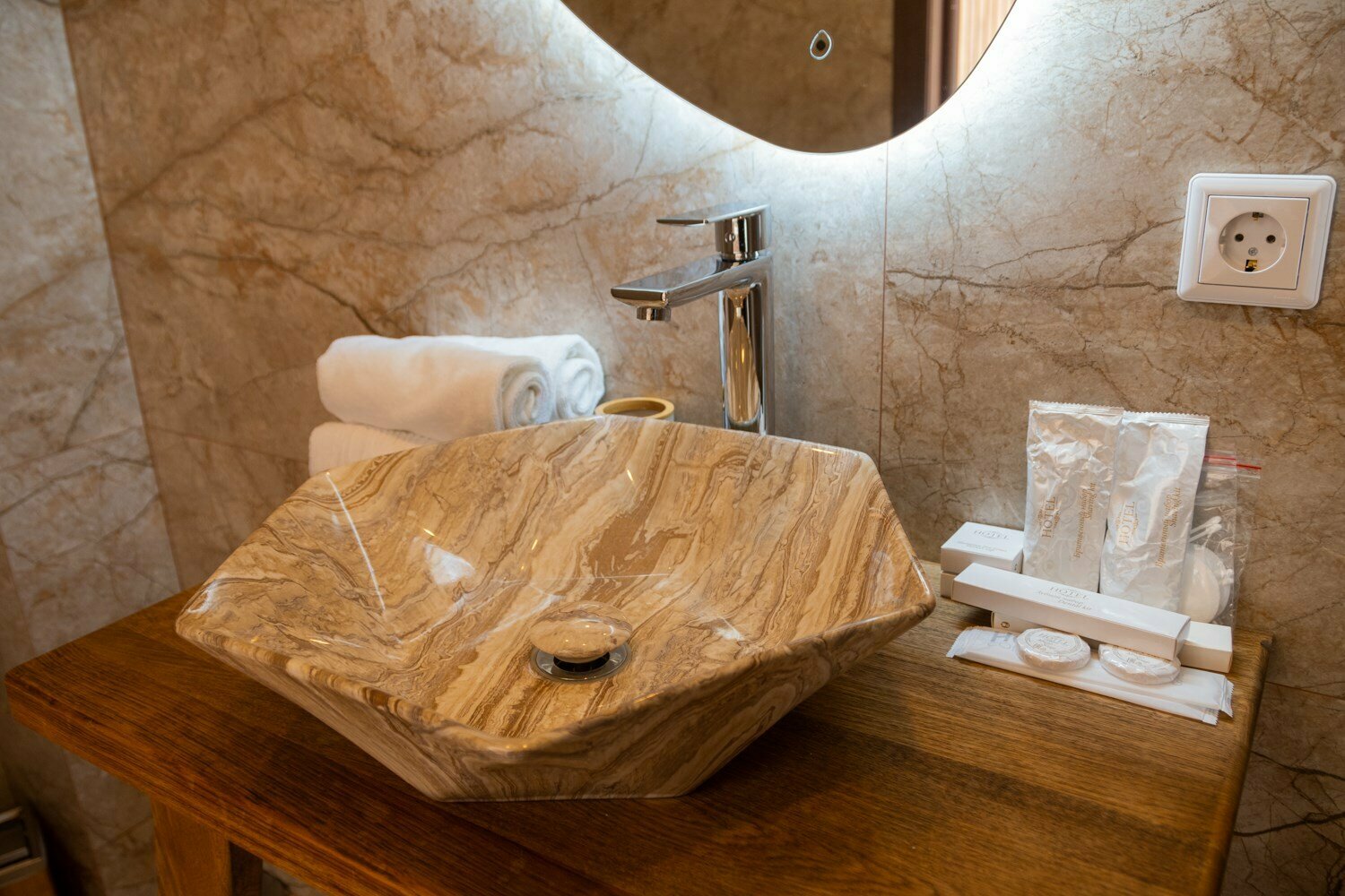 Стандарт "Комфорт"  (раздельные кровати, вид на бассейн) 301