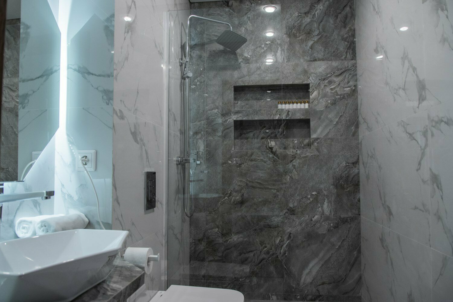 Стандарт "Комфорт"  (раздельные кровати, вид на город) 304