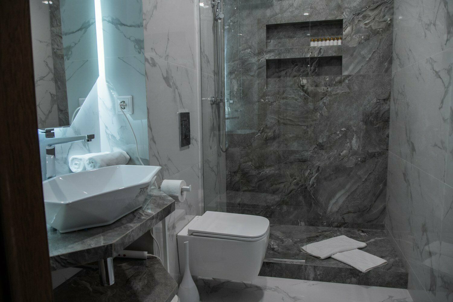 Стандарт "Комфорт"  (раздельные кровати, вид на город) 304