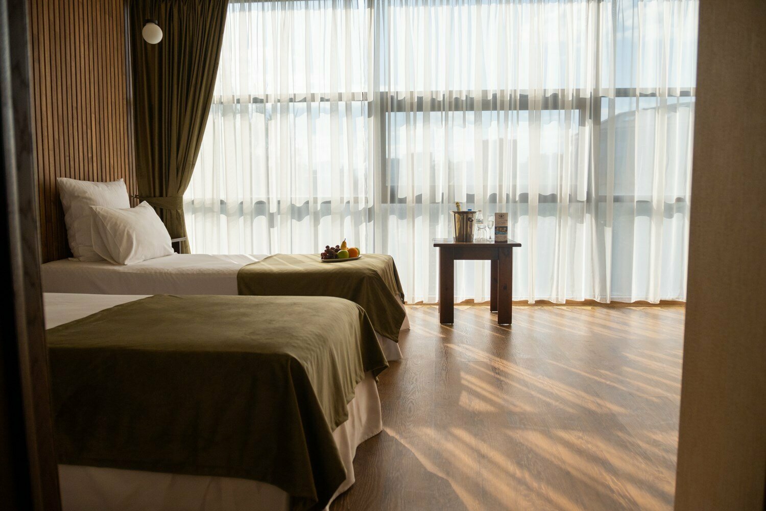 Стандарт "Комфорт"  (раздельные кровати, вид на бассейн) 301