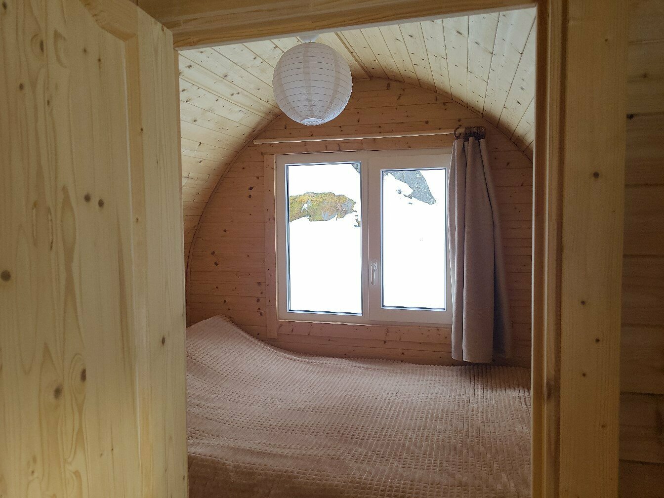 Арочный домик на краю леса с центральным входом, ул. Советская,52