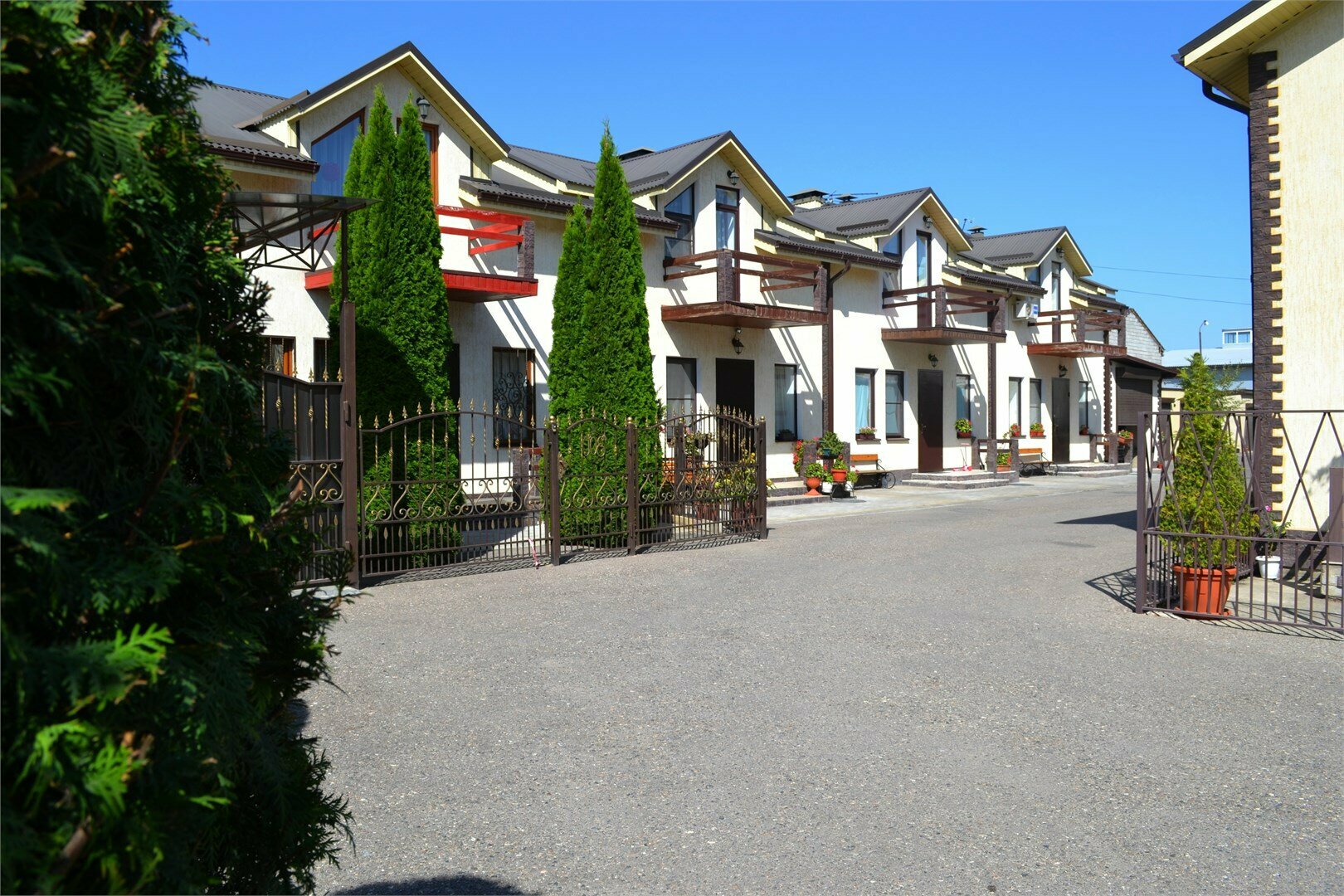 ТАУНХАУС двухэтажный с зоной барбекю на 8 гостей