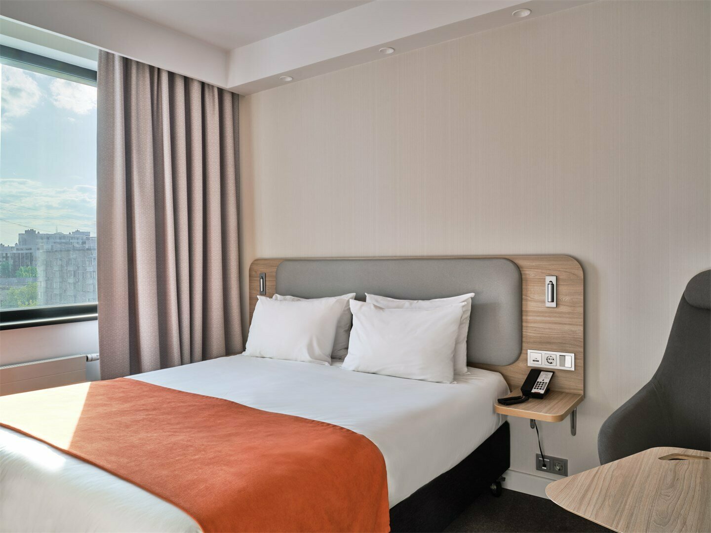 СТАНДАРТНЫЙ НОМЕР С ОДНОЙ БОЛЬШОЙ КРОВАТЬЮ