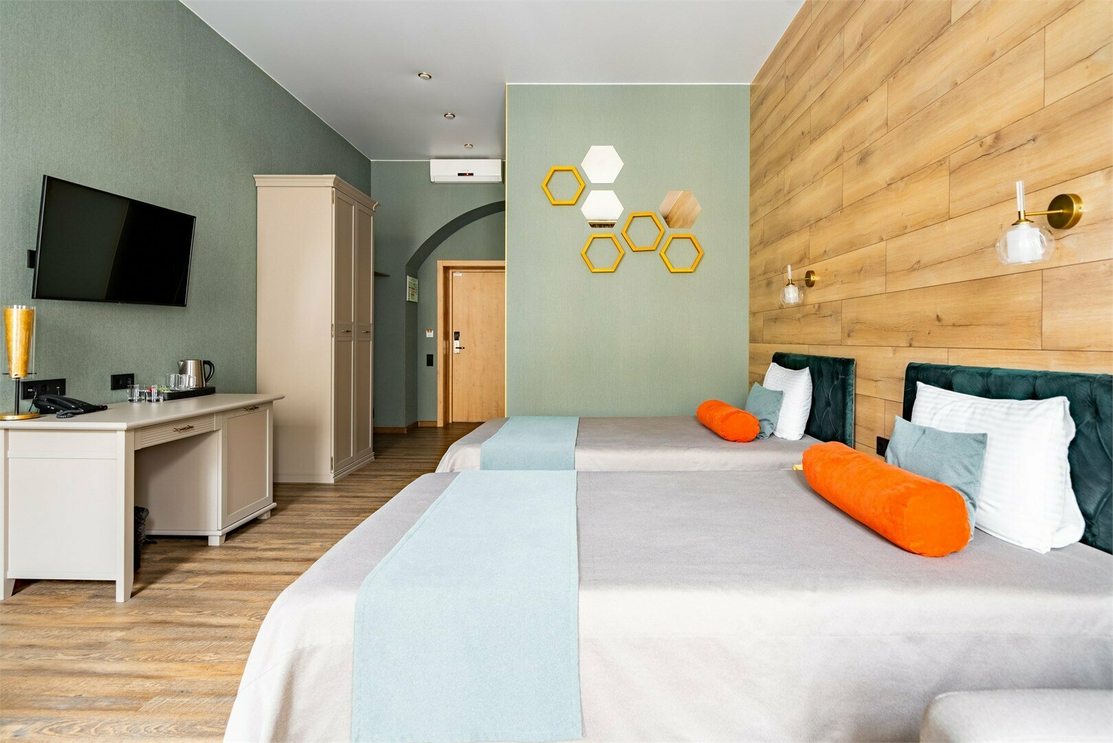 Улучшенный номер с 2 кроватями размера «queen-size»