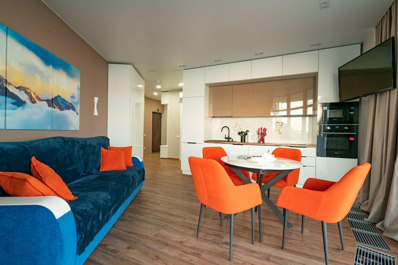 Апартаменты с отдельной спальней LS-LUX-ORANGE в cочных оттенках лета в Алуште - лучший вид на море с 14 этажа