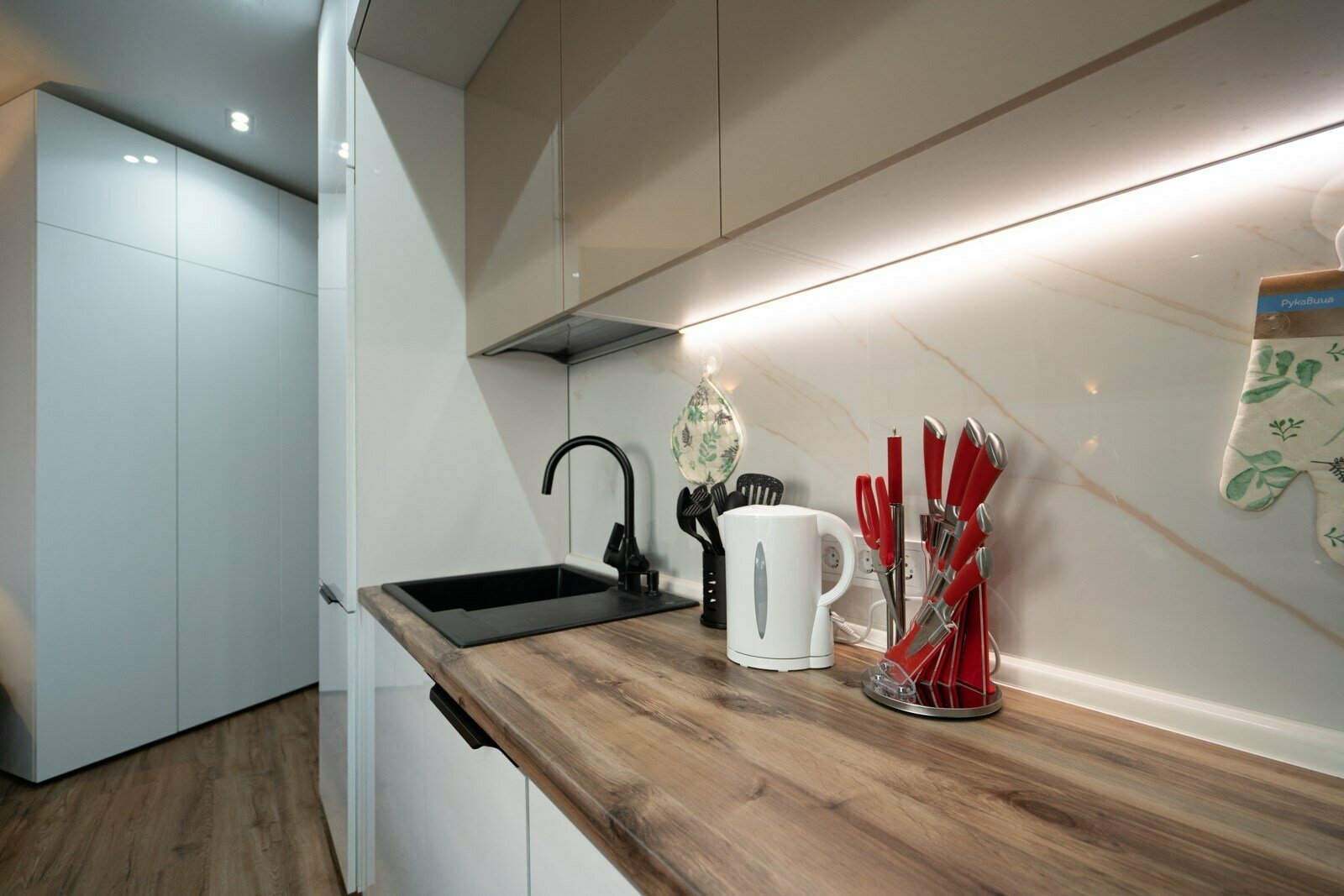 Апартаменты с отдельной спальней LS-LUX-ORANGE в cочных оттенках лета в Алуште - лучший вид на море с 14 этажа