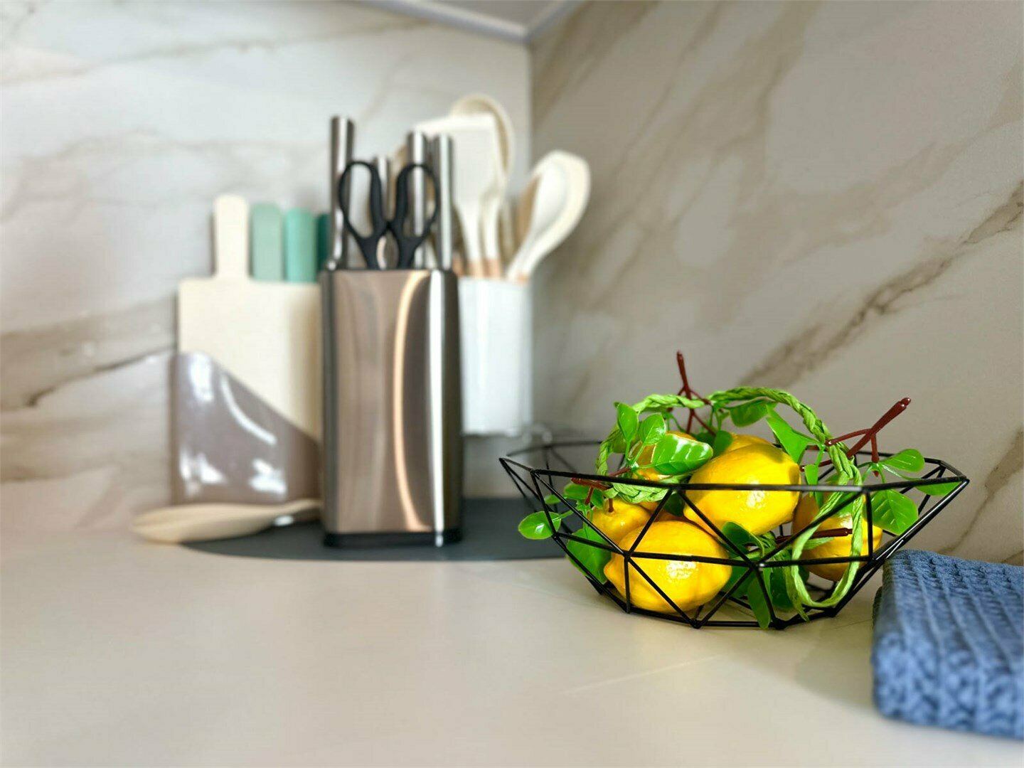 Дизайнерская студия LS-COOL LEMONADE освежающий вкус лимонада в Алуште - вид на море с 6 этажа