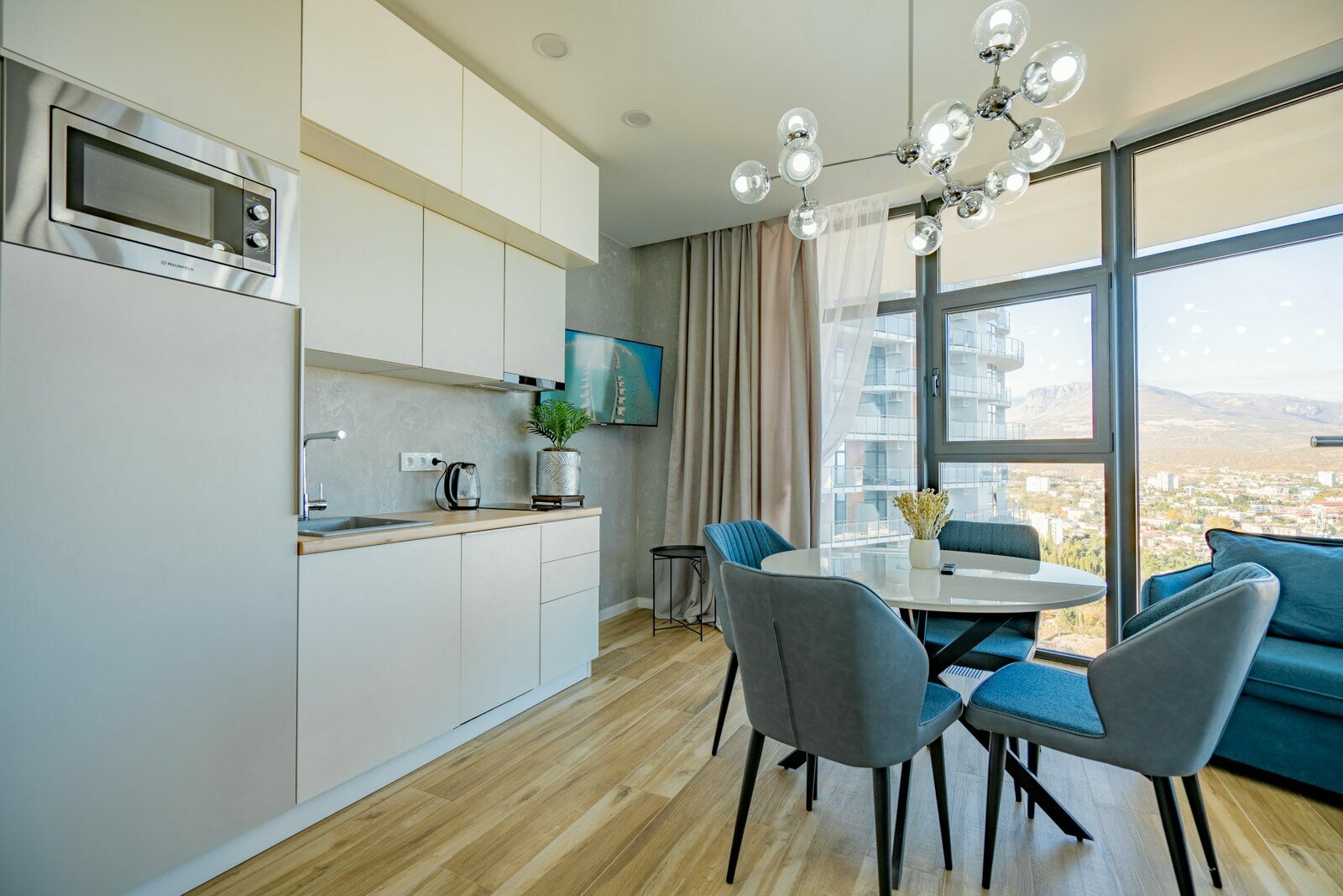 Апартаменты с отдельной спальней LS-LUX-SOFT BLUE небесных оттенков лета в Алуште - вид на море и горы с 10 этажа