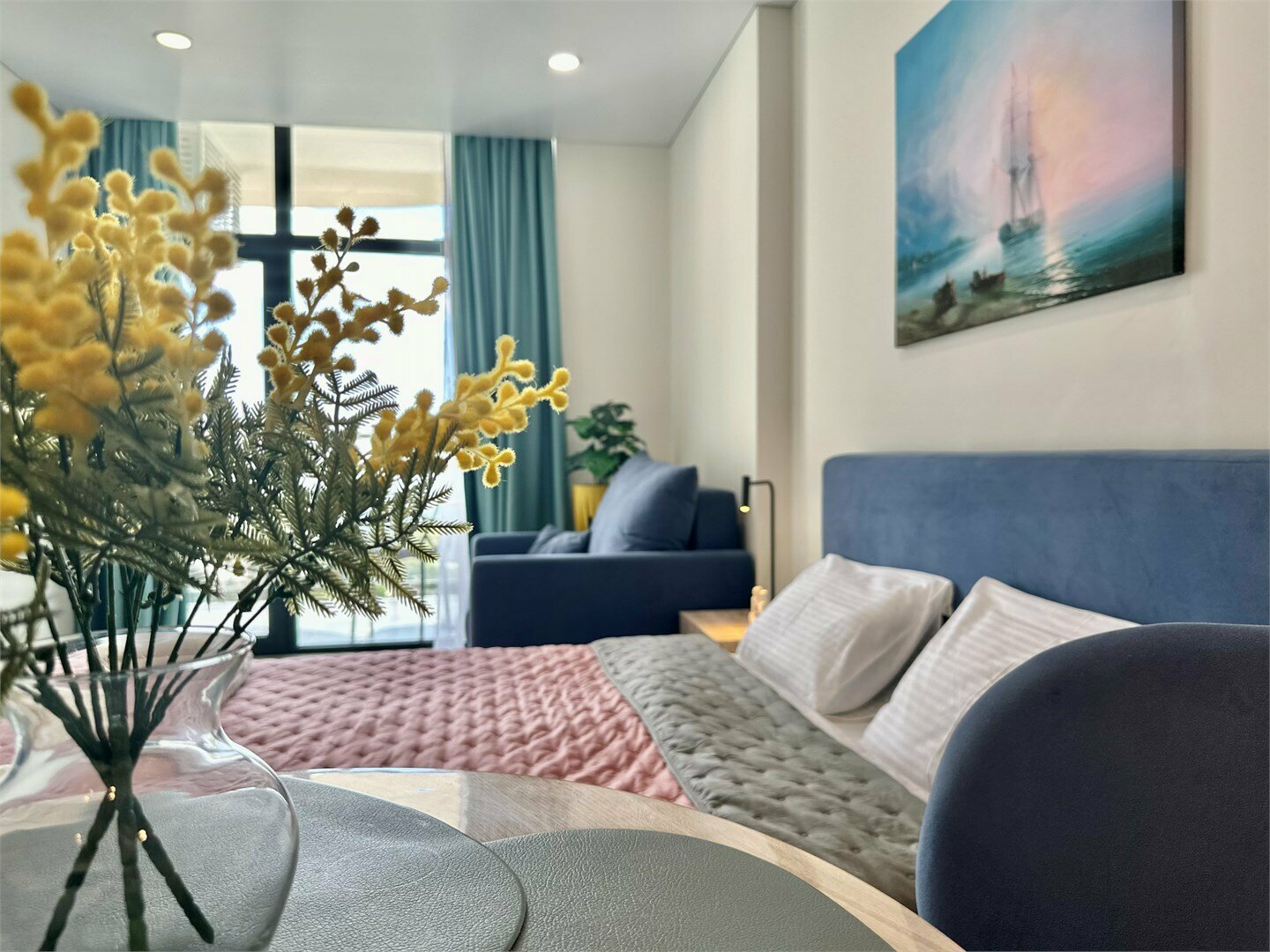 Дизайнерская студия LS-COOL LEMONADE освежающий вкус лимонада в Алуште - вид на море с 6 этажа