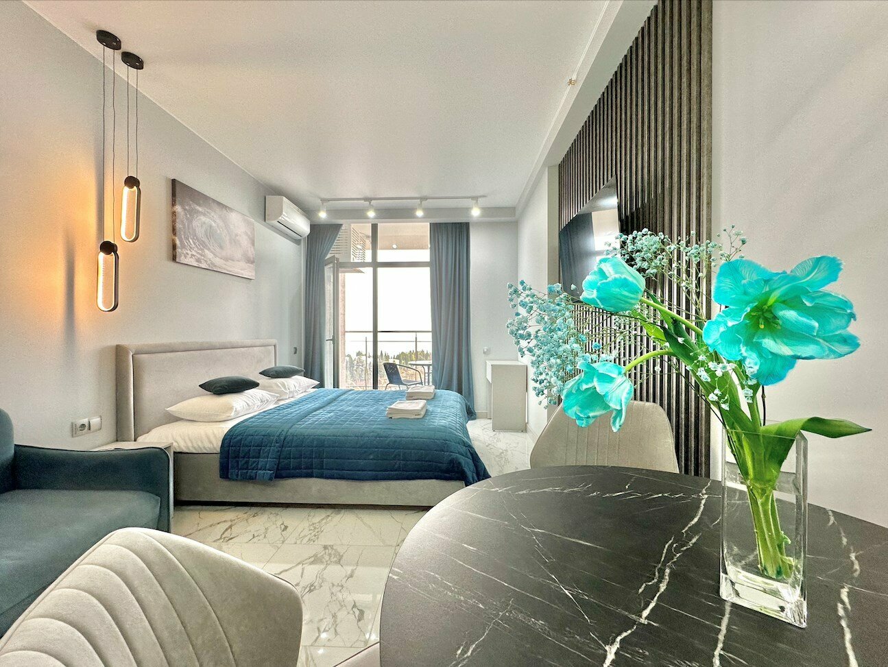 Дизайнерская студия LS-BLUE CURACAO горько-сладкий вкус  лета в Алуште - вид на море с 3 этажа