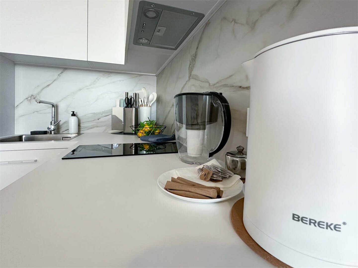 Дизайнерская студия LS-COOL LEMONADE освежающий вкус лимонада в Алуште - вид на море с 6 этажа