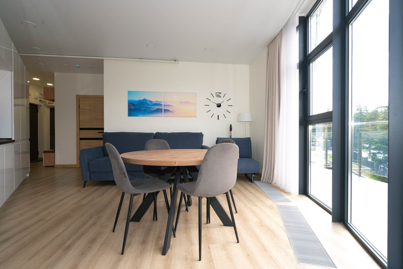 Апартаменты с отдельной спальней LS-DEEP FOREST крымские ландшафты в Алуште - вид на горы и город с 3 этажа