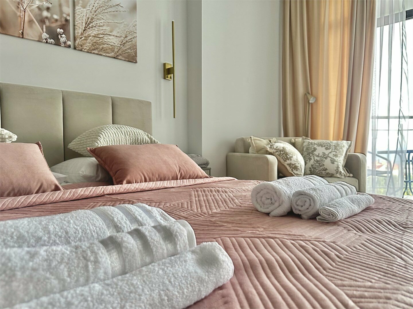 Дизайнерская студия  LS-LUX-SWEET CARAMEL сладкий вкус лета в Алуште - вид на море с 3 этажа