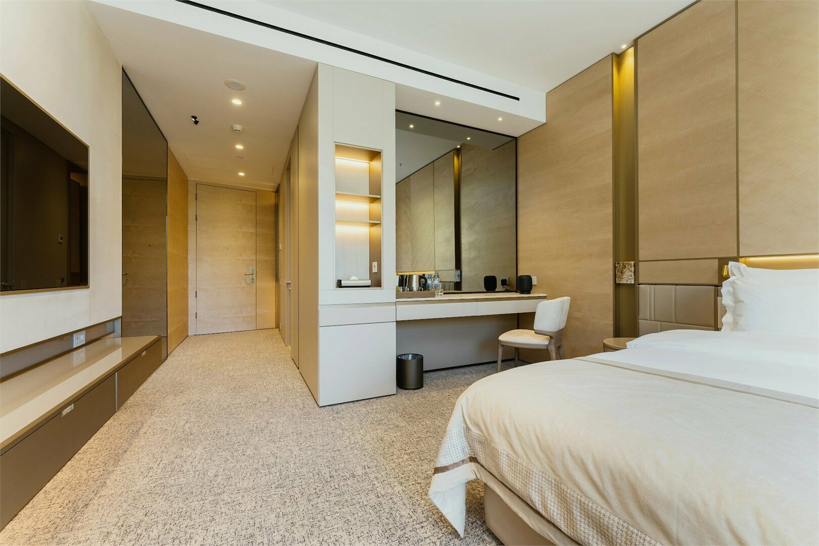 Делюкс Комфорт с видом на горы/сад (одна кровать)