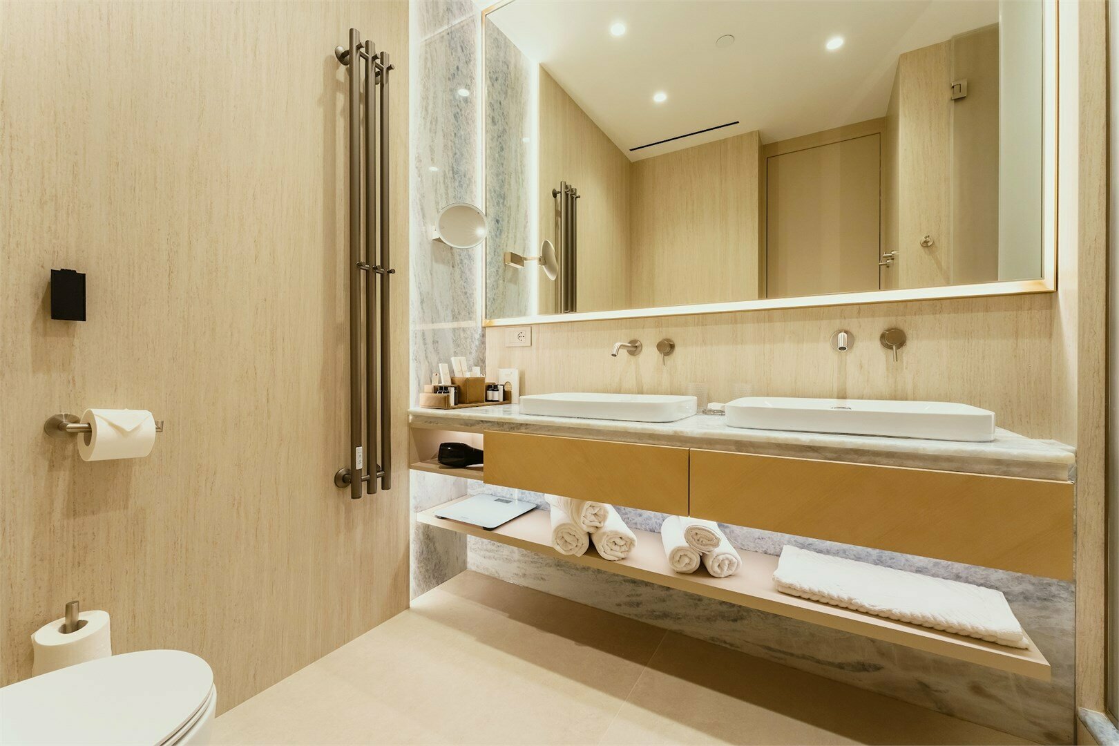 Делюкс Комфорт с видом на горы/сад (две кровати | трансформируются в одну)