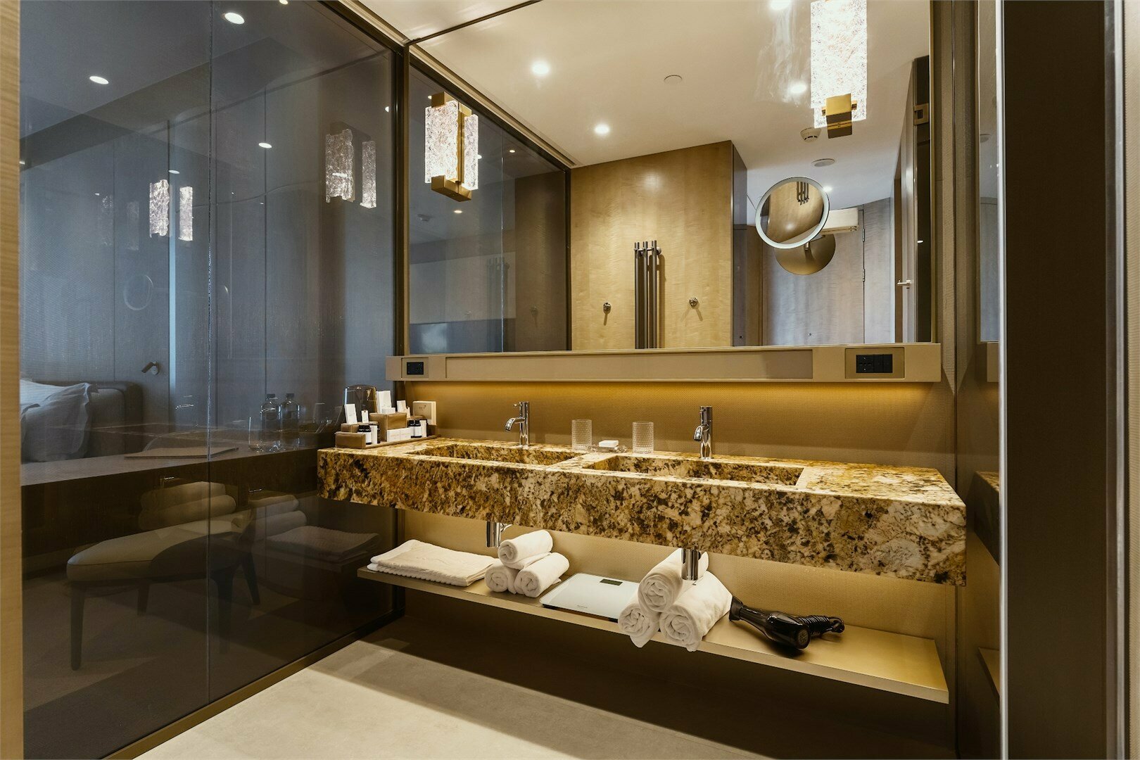 Делюкс Шарм с видом на горы/сад (одна кровать)