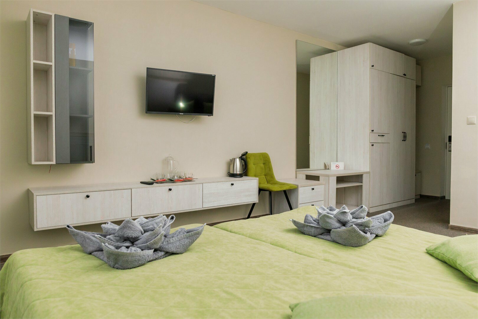 Семейный стандарт корпус у бассейна