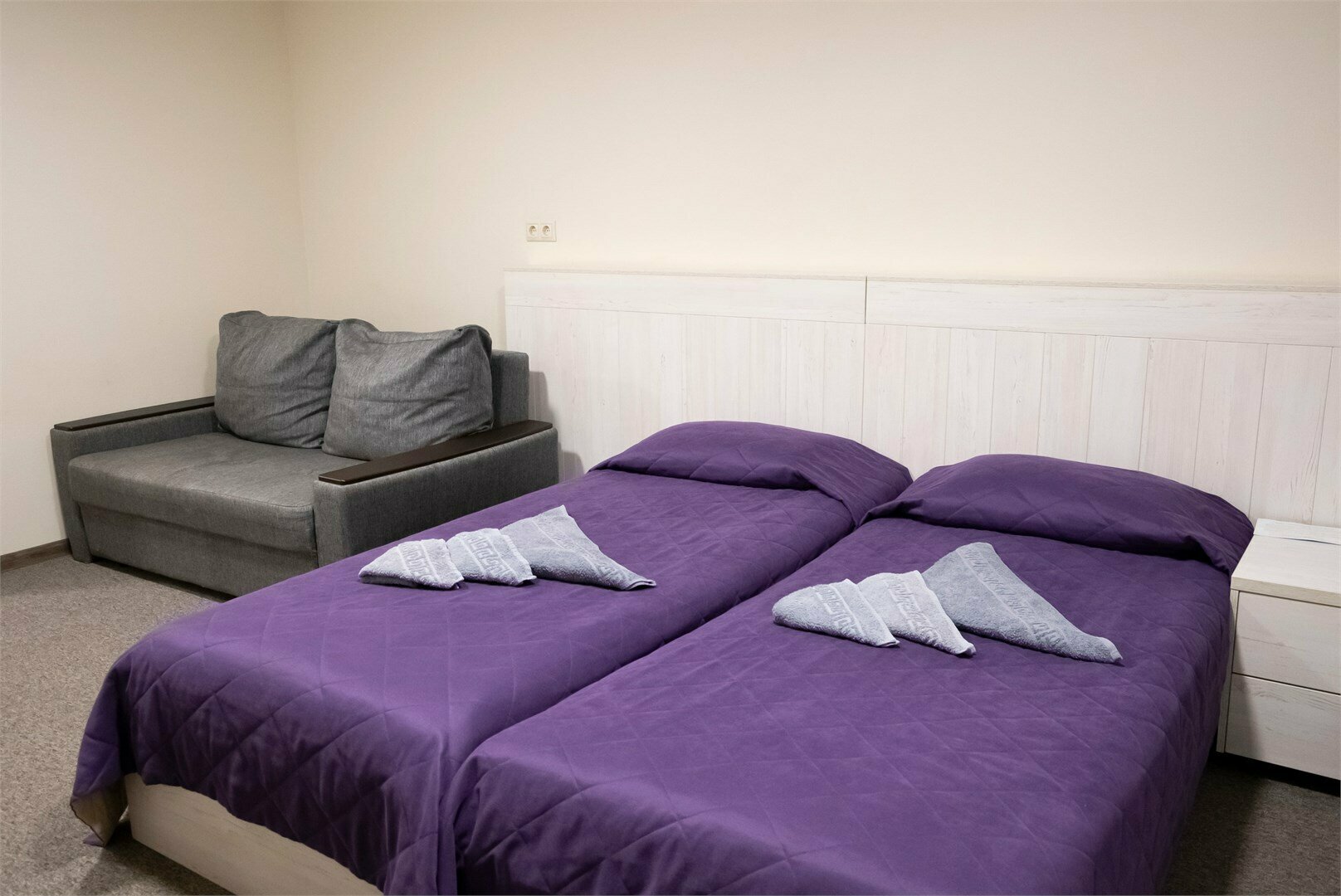 Семейный стандарт корпус у бассейна