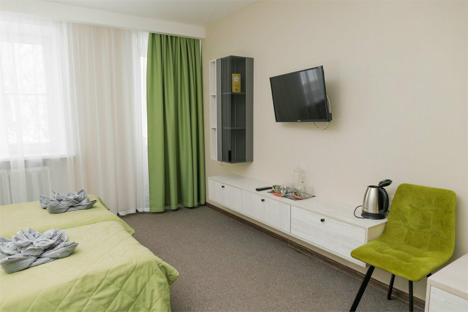 Семейный стандарт корпус у бассейна