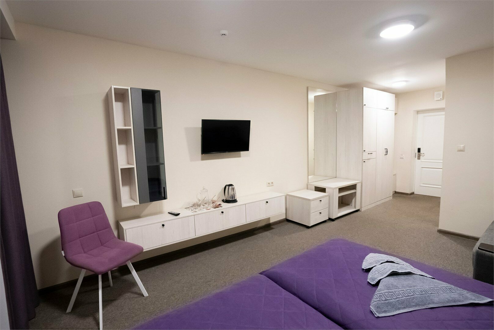 Семейный стандарт корпус у бассейна