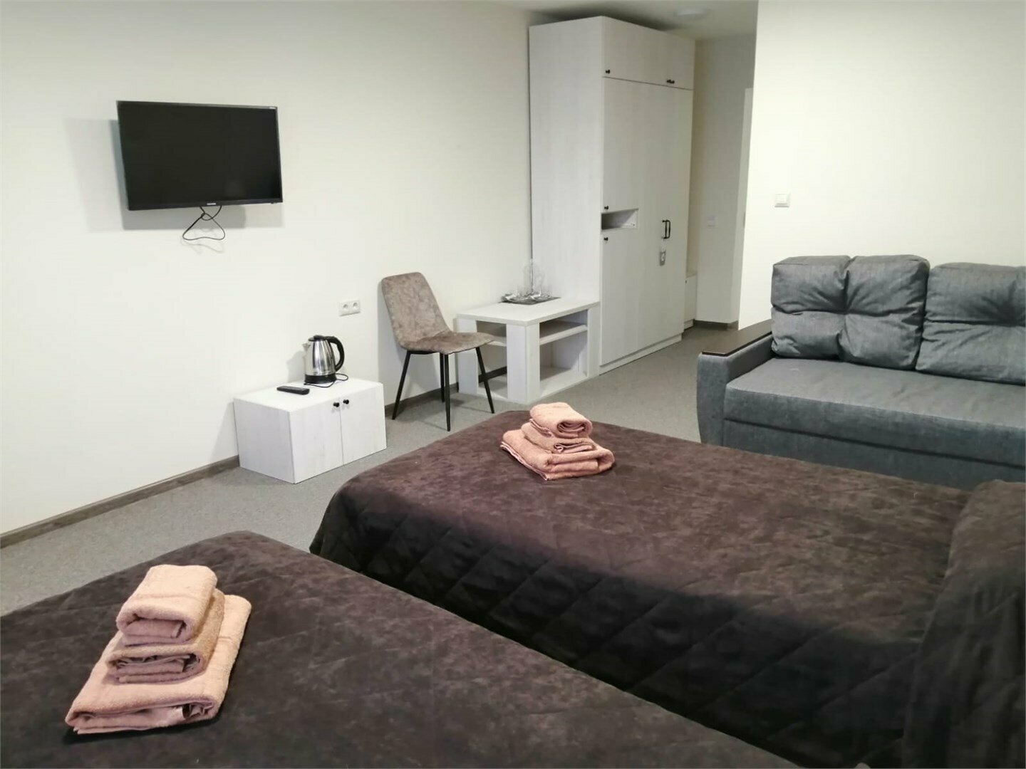 Семейный стандарт корпус у бассейна