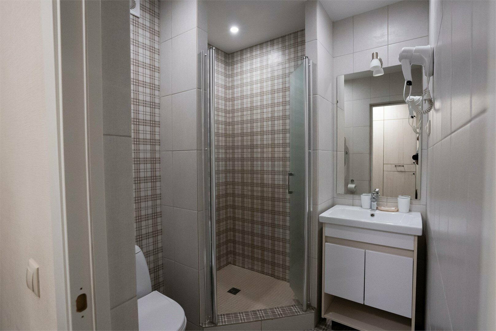 Семейный стандарт корпус у бассейна