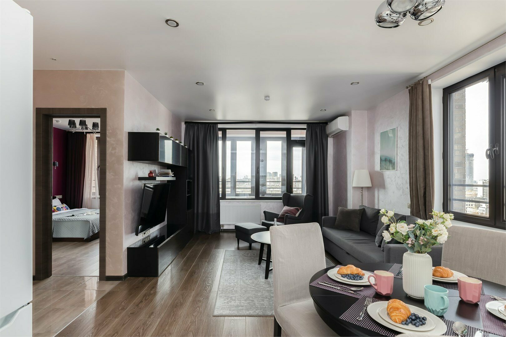 Siesta - 2х комнатные премиум апартаменты на 17м этаже в Савеловский-Сити (70 кв.м., до 5 гостей)