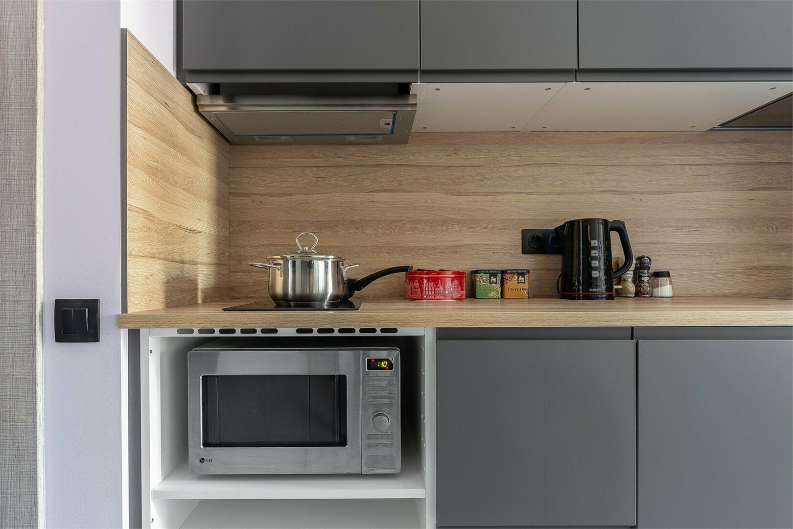 Graphite - 3х местные делюкс-апартаменты в "Савеловский-Сити" (27 этаж)