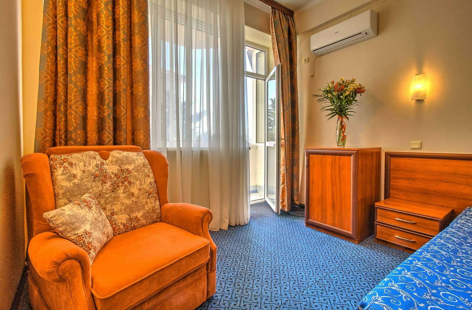 Стандарт Б вид на зеленую зону с балконом