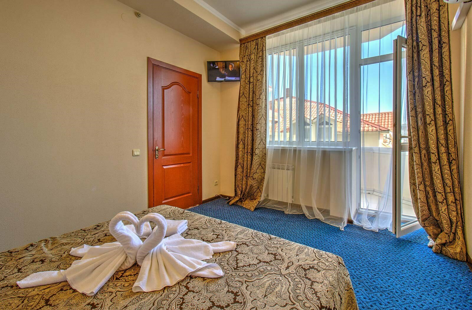 Люкс Б двухкомнатный вид на море с балконами