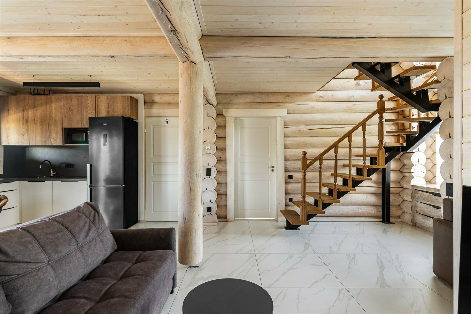 Дом двухэтажный с 3 спальнями и сауной 6+4