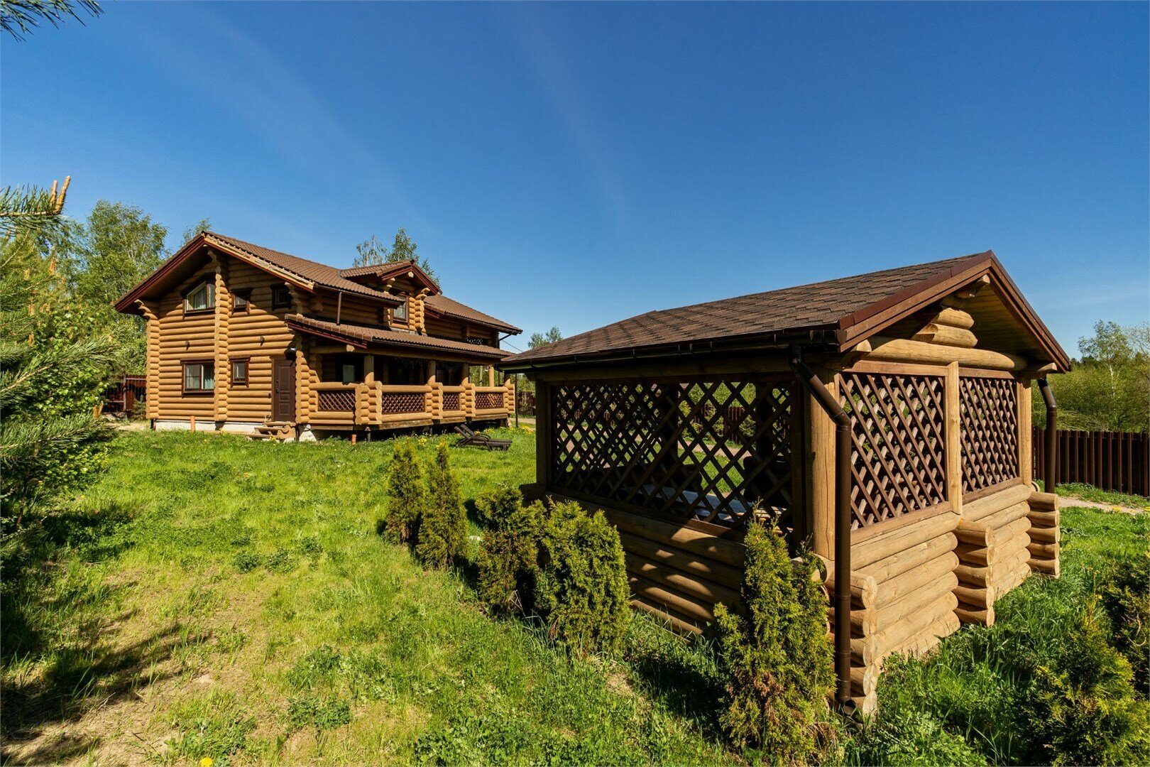 Дом двухэтажный с 3 спальнями и сауной 6+4