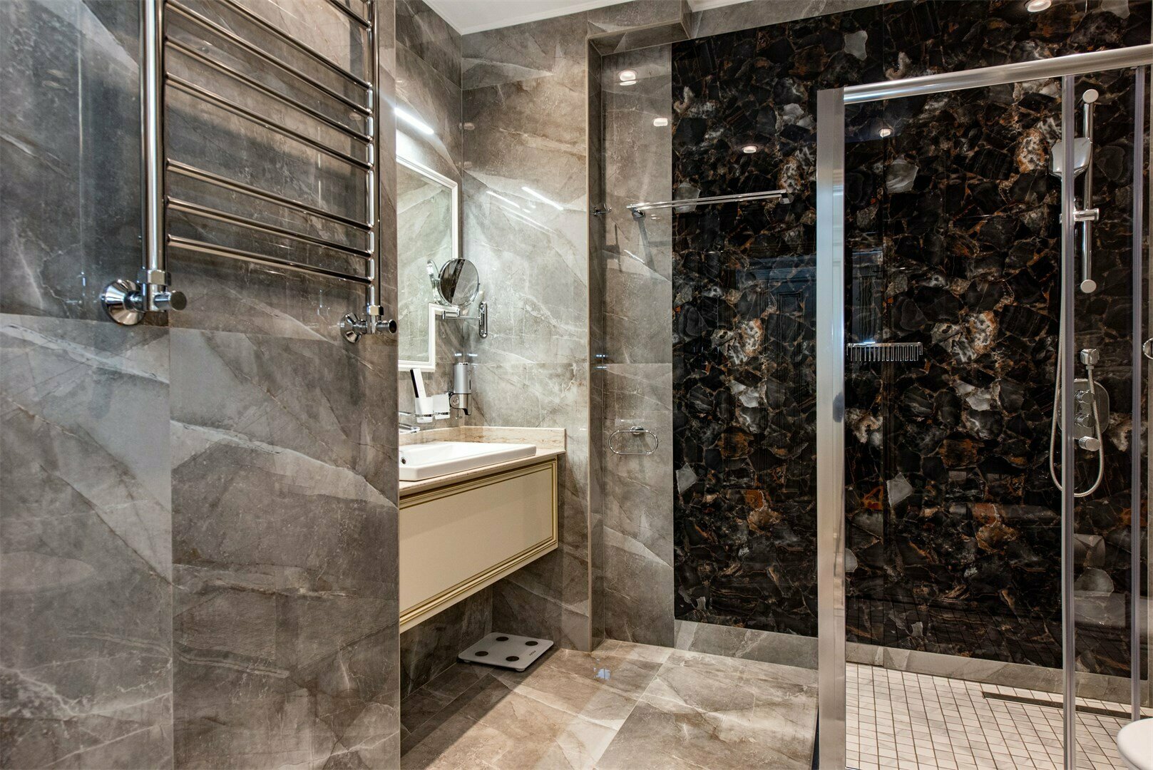 Джуниор Сюит