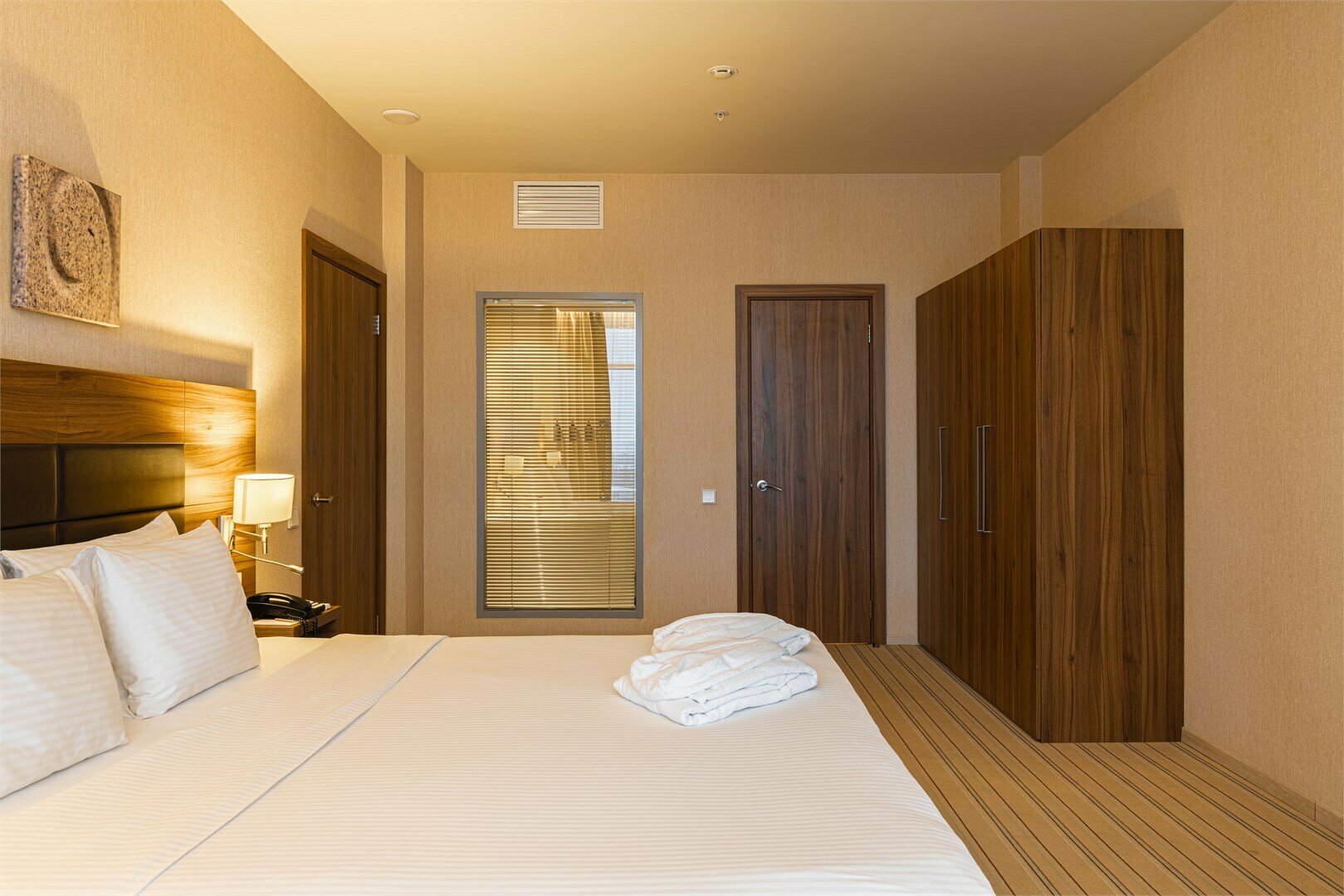 Апартаменты с панорамным видом на парк и пруд