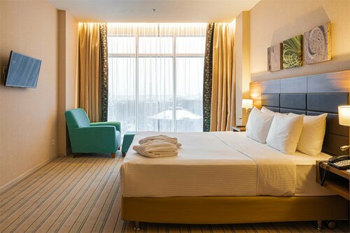 Апартаменты с панорамным видом на парк и пруд