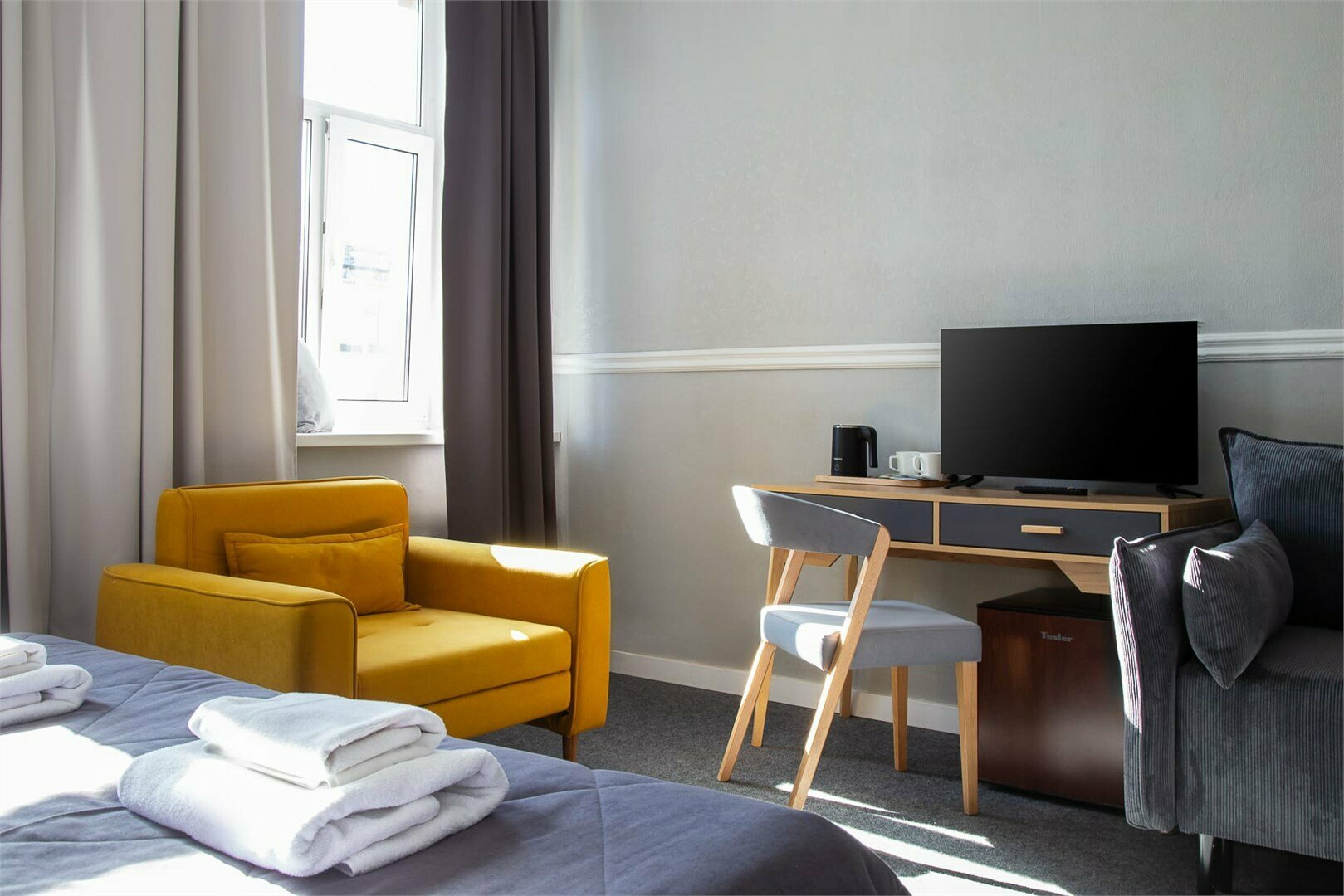 Улучшенный номер с видом из окон на Невский проспект, 4-й этаж