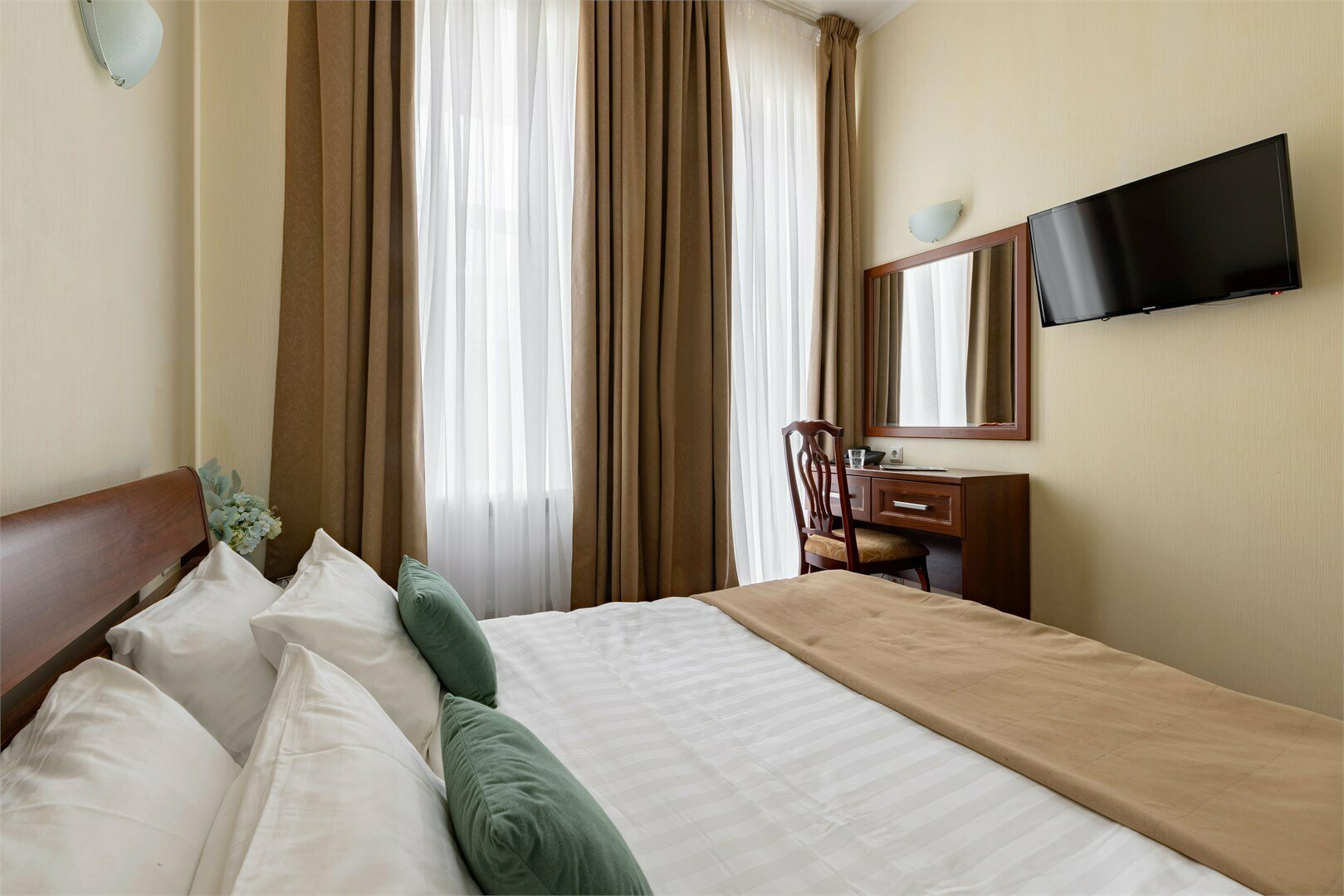 Эконом с 1 кроватью, балконом и видом на улицу Рубинштейна