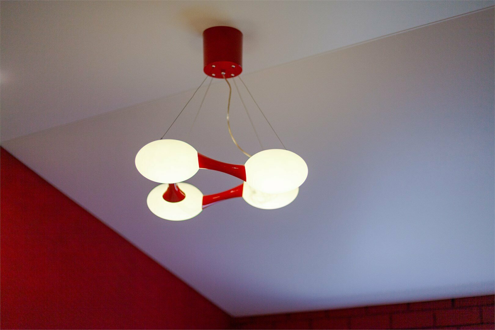 338- "Сказка" Апартаменты  студия+ спальня, с 1кроватью "King- size", диваном- кроватью, электро- камином и кухней. Новый 2 корпус, бесплатная стоянка