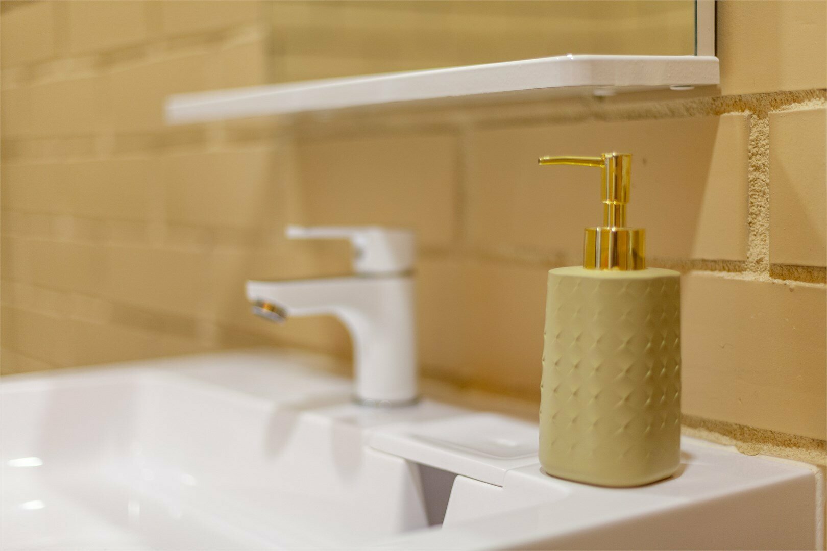 331- "Африка" Апартаменты  студия+ спальня, с 1кроватью "King- size", электро- камином  и кухней. Новый 2 корпус, бесплатная стоянка