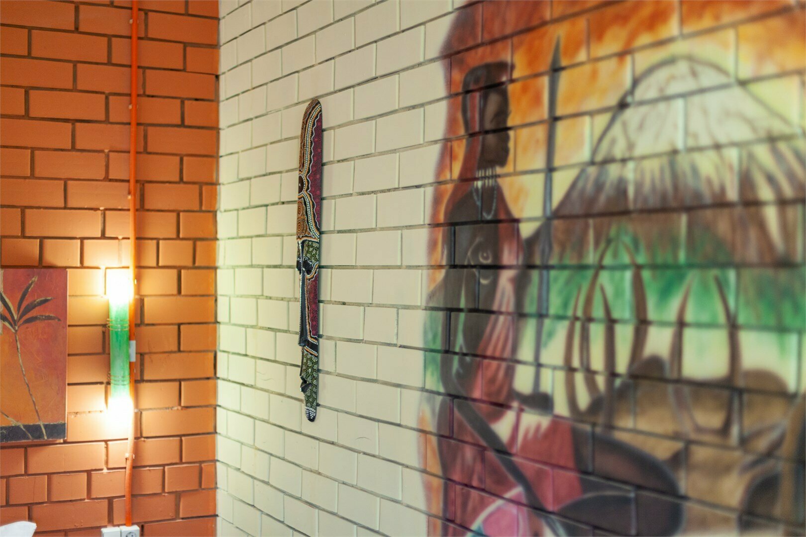 331- "Африка" Апартаменты  студия+ спальня, с 1кроватью "King- size", электро- камином  и кухней. Новый 2 корпус, бесплатная стоянка