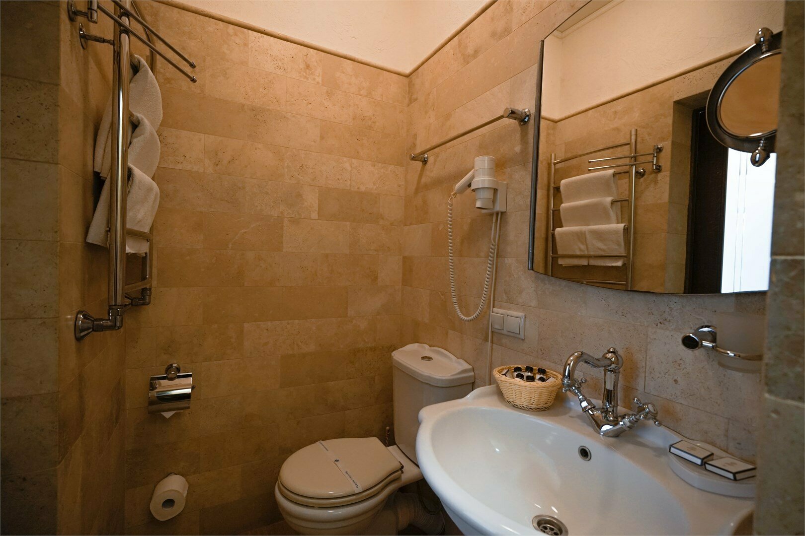 Улучшенный двухместный номер с 2 отдельными кроватями