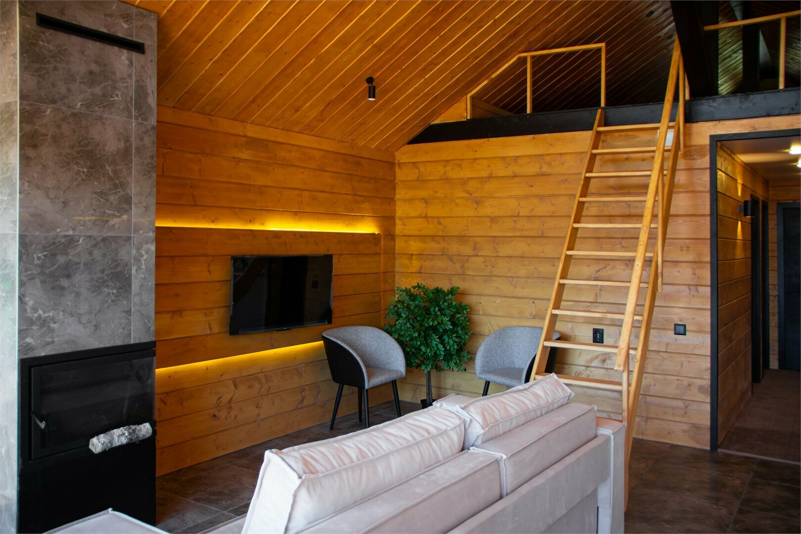 Большой дом на 2 спальни с камином, сауной и чаном (6+2)