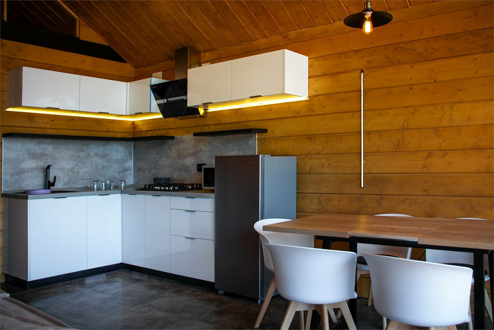 Большой дом на 2 спальни с камином, сауной и чаном (6+2)