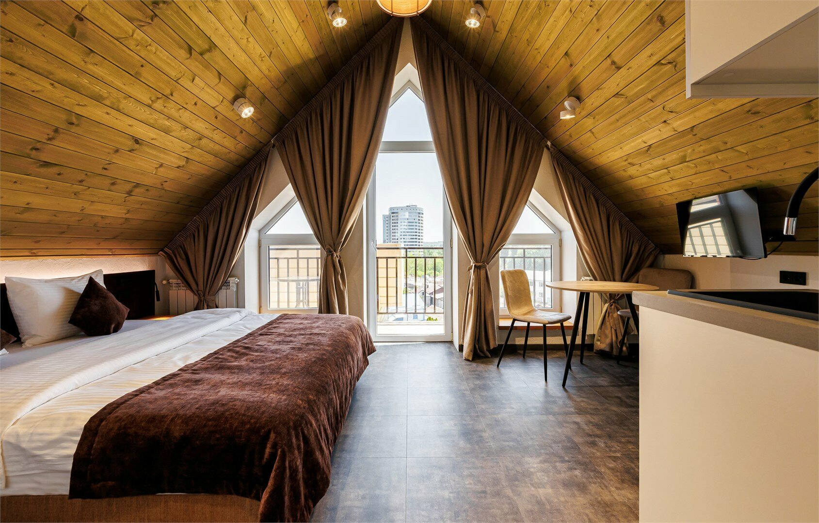 Полулюкс с балконом и видом на гору Машук