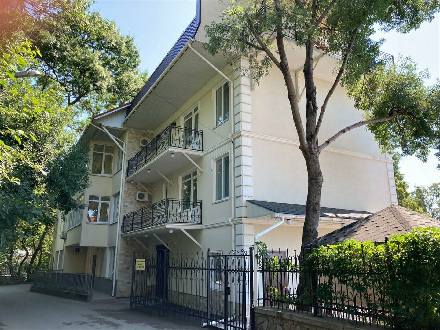 1-но местный янтарный корпус