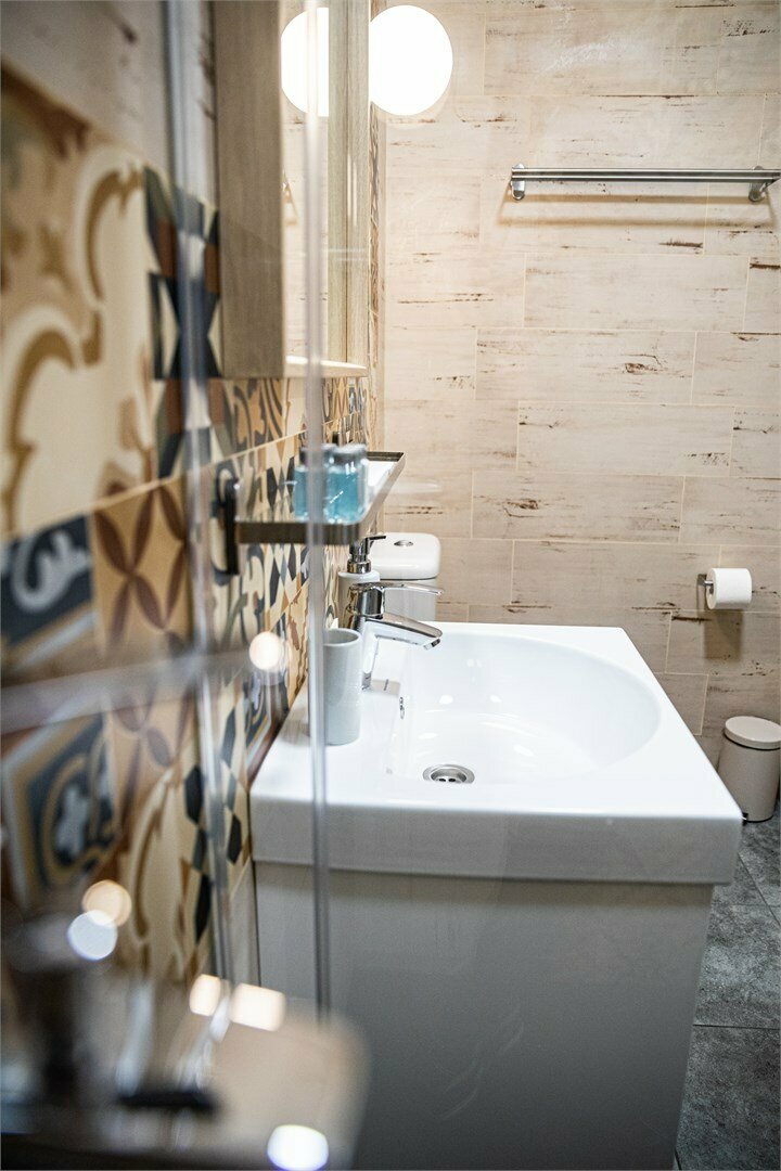 №7 Улучшенный двухместный номер с одной кроватью