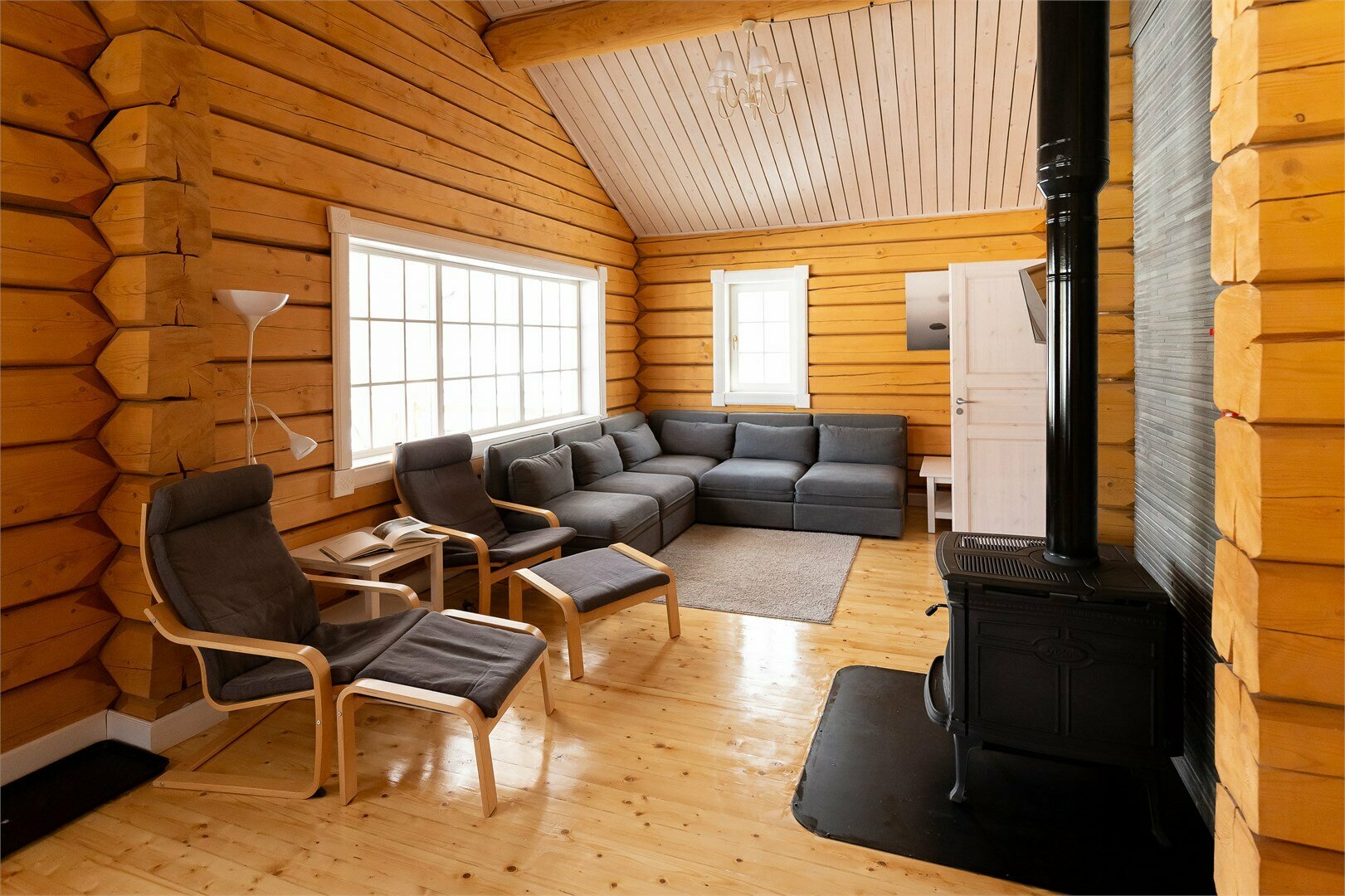 Желтый дом с видом на озеро и возможностью купели на дровах