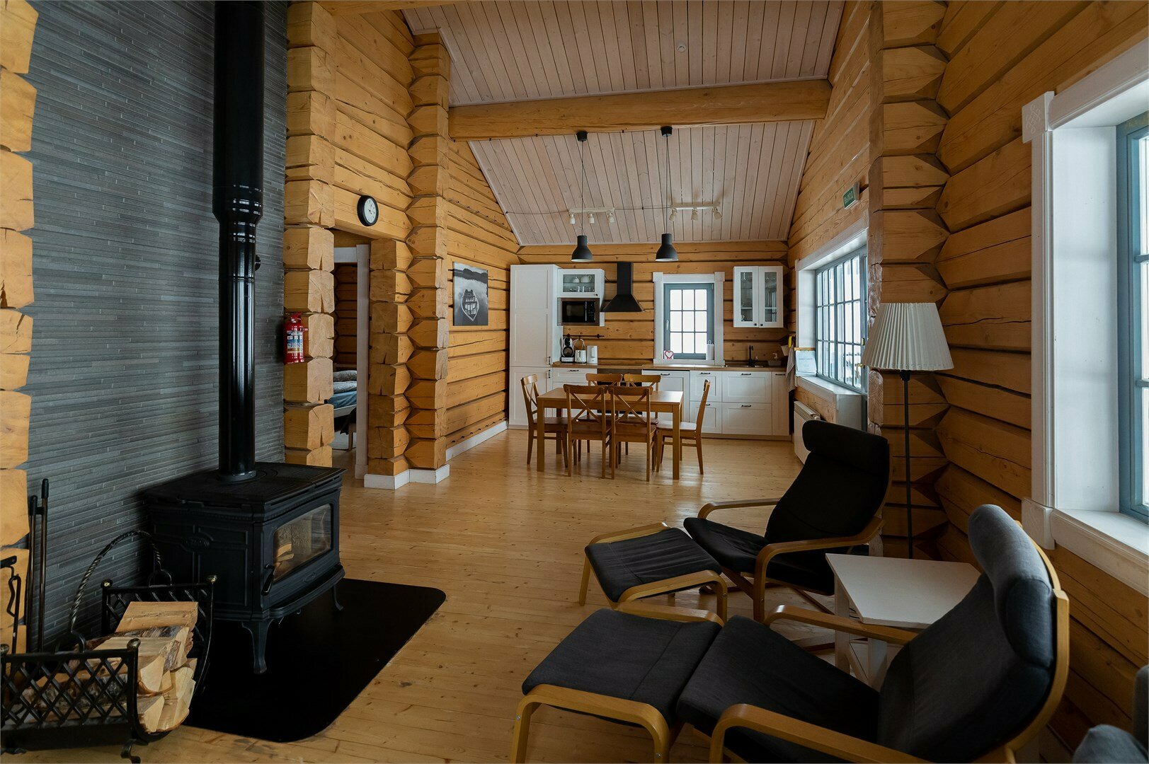 Синий дом с видом на озеро и возможностью купели на дровах